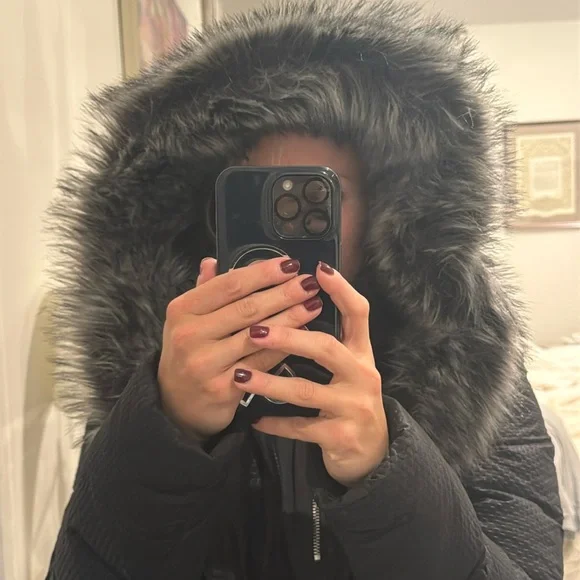 The north face size small puffer coat with fur hood. Excellent condition. - Picture 9 of 10